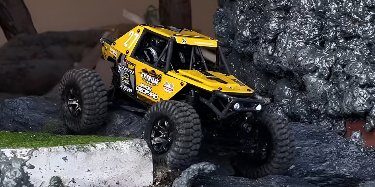 UDIRC UCX2405 High Speed Brushed Remote Control Car Yellow Overview