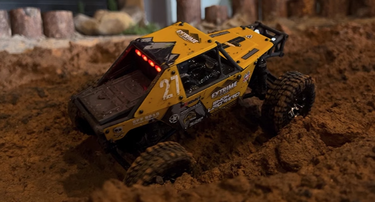UDIRC UCX2405 High Speed RC Car Yellow Climbing Overview
