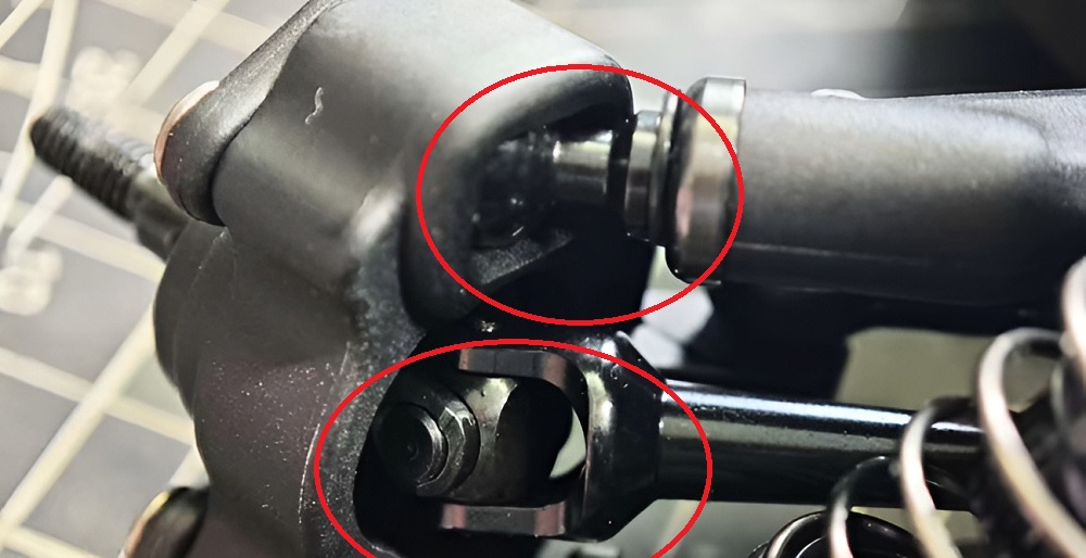 Image about the Double Ball Joint Design of the UDIRC UD1203PRO Remote Control Car